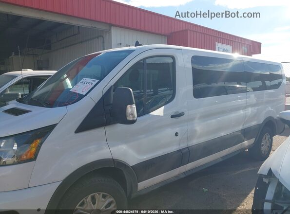 1FDAX2Y87RKA12634 2024 FORD PASSENGER White Սալոնի 360 աստիճան տեսք