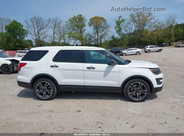 1FM5K8ARXJGA21910 2018 FORD POLICE INTERCEPTOR White Rear interior view