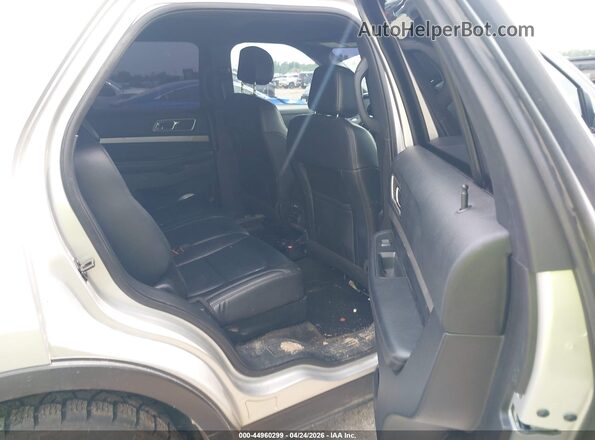 1FM5K8D83HGD43964 2017 FORD FORD EXPLORER Silver VIN կոդի պիտակի տեսք