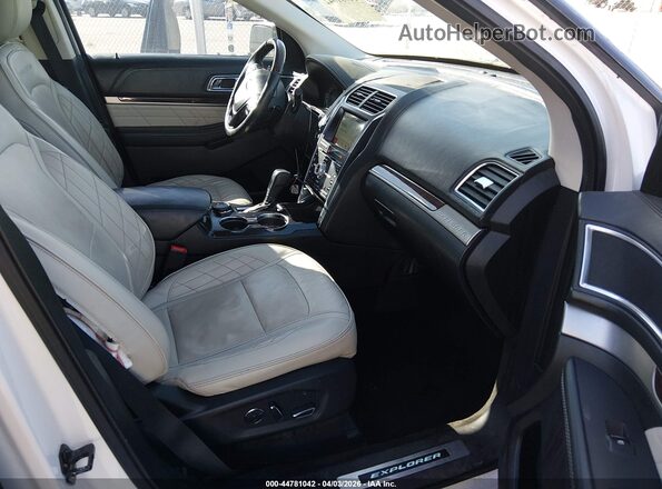 1FM5K8HT7HGC05830 2017 FORD FORD EXPLORER Белый Вид салона спереди