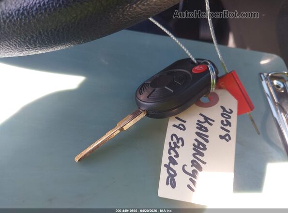 1FMCU0F71KUB20564 2019 FORD ESCAPE Серебряный Вид панели приборов