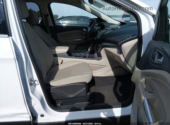 1FMCU0GD0HUA19562 2017 FORD ESCAPE White Widok wnętrza z przodu