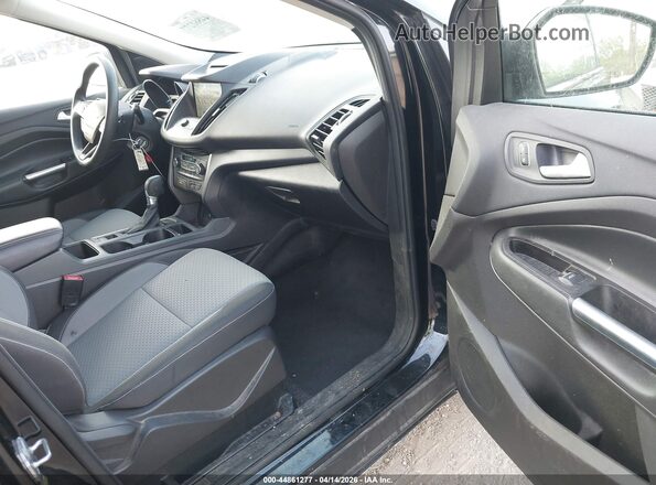 1FMCU0GD1HUB77389 2017 FORD ESCAPE Black Вид салону спереду