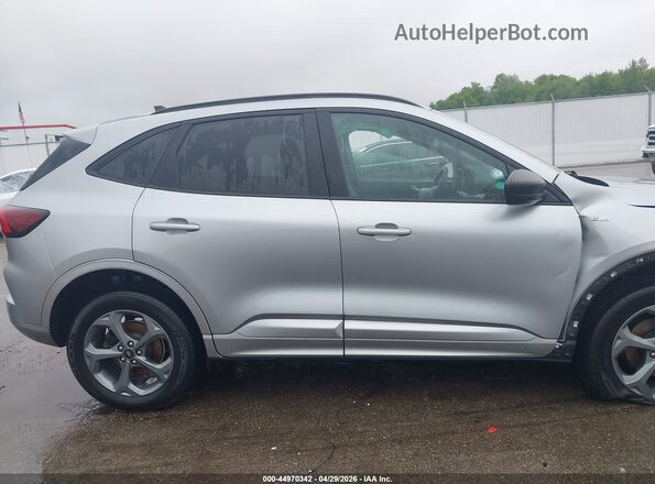 1FMCU0MN7PUB12770 2023 FORD ESCAPE Серебряный Вид задней части салона