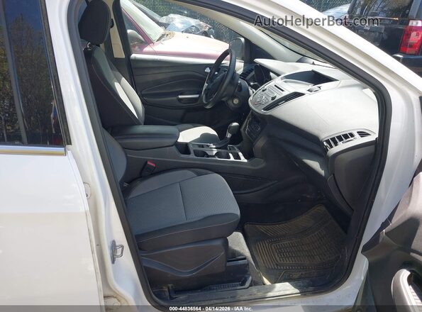 1FMCU9GD6HUB68143 2017 FORD ESCAPE Белый Вид салона спереди