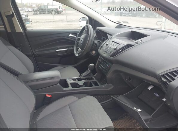 1FMCU9GD7HUB25706 2017 FORD ESCAPE White Вид салону спереду