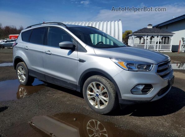 1FMCU9GD8JUC88788 2018 FORD ESCAPE Silver Przód prawy