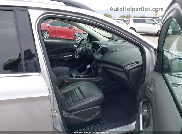 1FMCU9HD4KUB62895 2019 FORD ESCAPE Silver Vista interior delantera