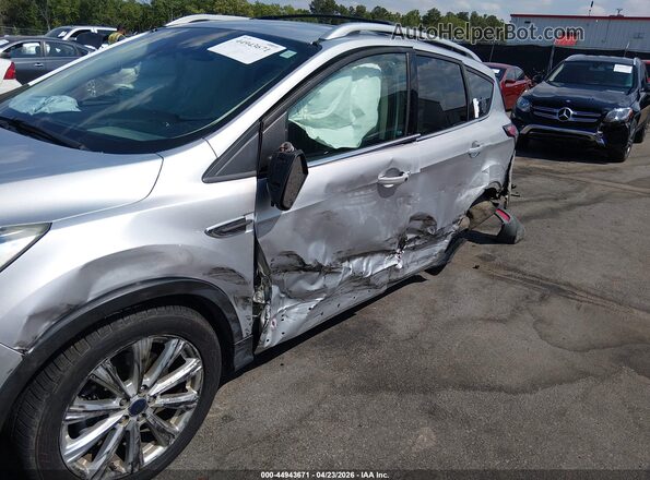 1FMCU9J95HUE10246 2017 FORD ESCAPE Silver Widok z przodu