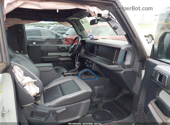 1FMDE5CP1PLB38580 2023 FORD BRONCO Серый Вид салона спереди
