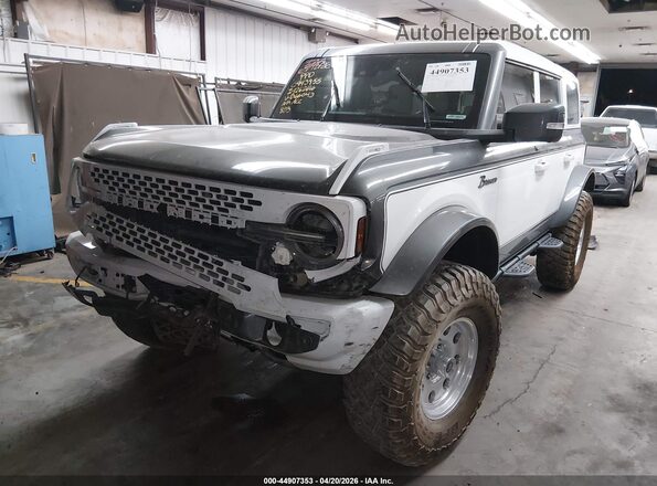 1FMEE5DP5NLB66043 2022 FORD BRONCO Белый Передняя левая четверть