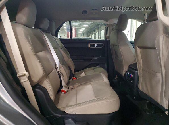 1FMSK8BH3MGA87602 2021 FORD FORD EXPLORER Серебряный Вид задней части салона
