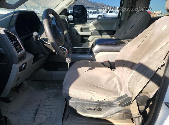 1FT7W2BT2HEE58766 2017 FORD F250 Белый Вид салона спереди