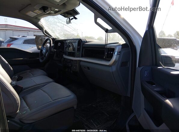 1FTBF2BA4RED09527 2024 FORD F-250 Белый Вид салона спереди