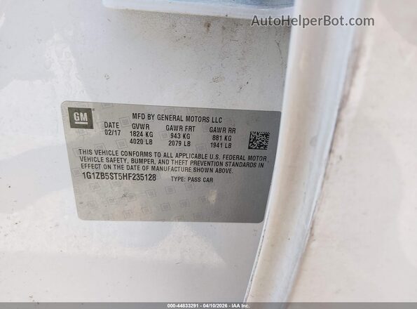 1G1ZB5ST5HF235128 2017 CHEVROLET MALIBU White Vista del compartimento del motor