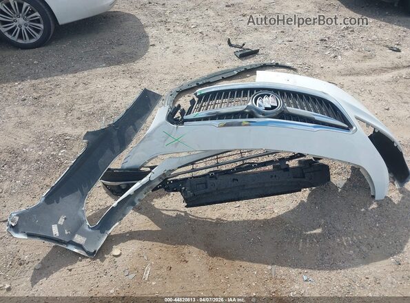 1G4ZP5SZ4JU135807 2018 BUICK LACROSSE White Widok zestawu wskaźników