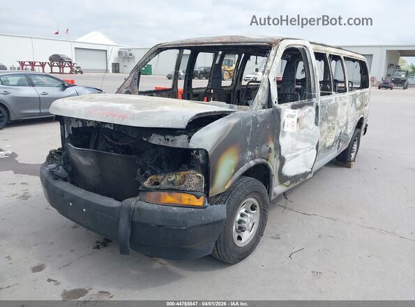 1GAZGNFP9L1235976 2020 CHEVROLET EXPRESS White Вид спереду