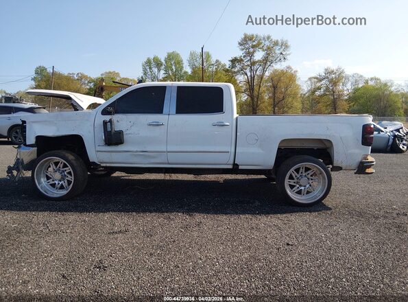 1GC1CUE86GF106624 2016 CHEVROLET SILVERADO White Widok wnętrza z tyłu