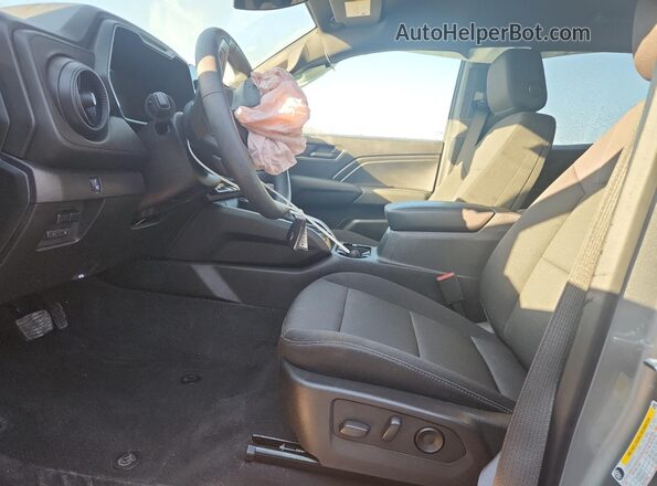 1GCPTEEK3R1270652 2024 CHEVROLET COLORADO Silver Vista interior delantera