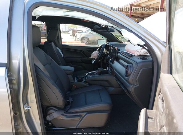 1GCPTEEKXT1101140 2026 CHEVROLET COLORADO Silver Вид салону спереду