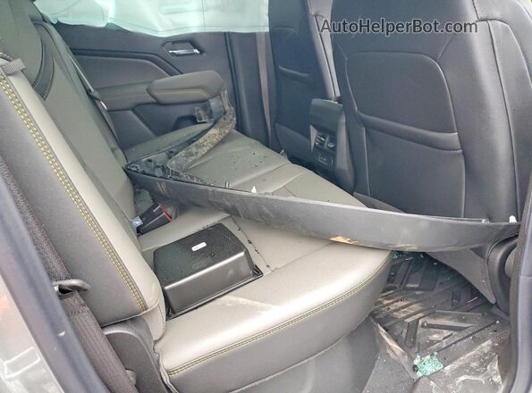 1GCPTFEK9T1124317 2026 CHEVROLET COLORADO Silver Widok komory silnika