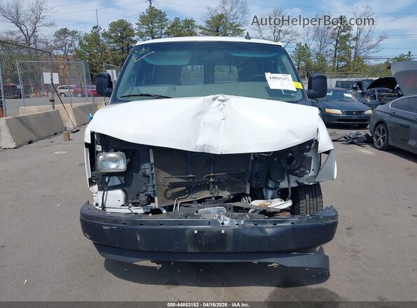 1GCWGAFF1H1113632 2017 CHEVROLET EXPRESS White Widok z przodu