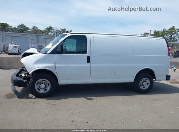 1GCWGAFF1H1113632 2017 CHEVROLET EXPRESS White Widok wnętrza 360 stopni
