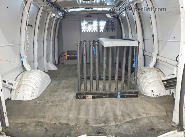 1GCWGAFG5L1264992 2020 CHEVROLET EXPRESS White Widok tylnych siedzeń