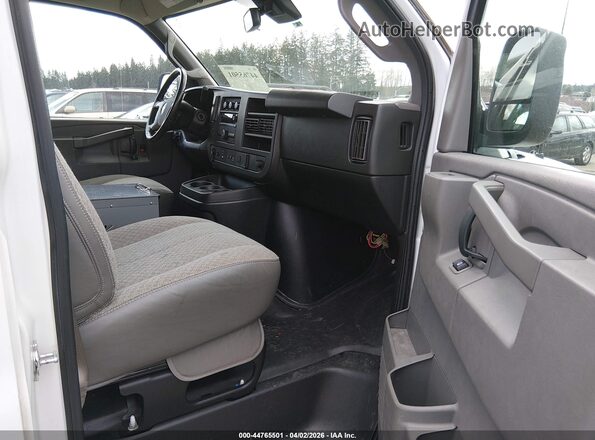 1GCWGAFP8K1335309 2019 CHEVROLET EXPRESS White Вид салону спереду