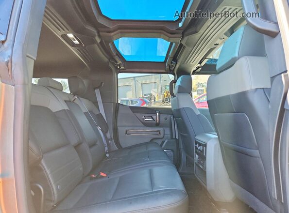 1GKB0RDC8RU100570 2024 GMC HUMMER Gray Rear interior view