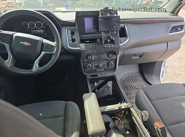 1GNSKLED8NR304848 2022 CHEVROLET TAHOE White Widok wnętrza z przodu