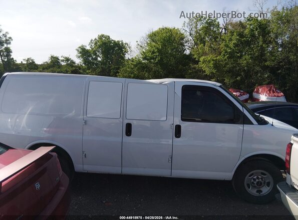 1GTW7AFF2G1907151 2016 GMC SAVANA 2500 White Панорамний вид салону 360°