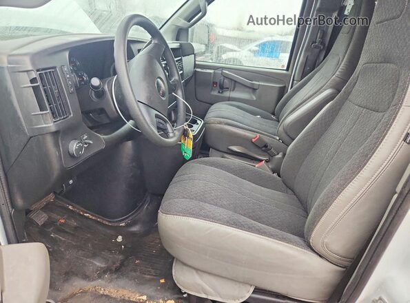 1GTW7AFP1S1166735 2025 GMC SAVANA White წინა სალონის ხედი