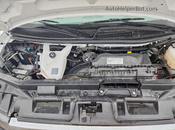 1GTW7AFP1S1166735 2025 GMC SAVANA White უკანა სალონის ხედი