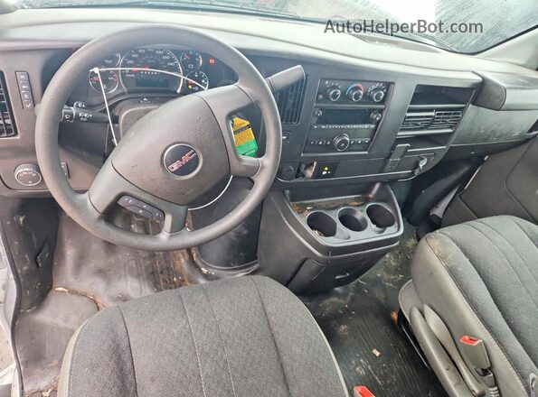 1GTW7AFP1S1166735 2025 GMC SAVANA White წინა პანელის ხედი