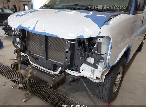 1GTW7AFP5P1108392 2023 GMC SAVANA CARGO White Widok z przodu