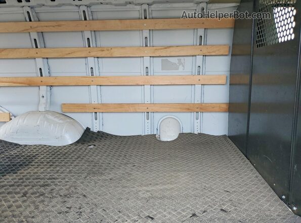 1GTW7AFP6S1174572 2025 GMC SAVANA White უკანა სალონის ხედი