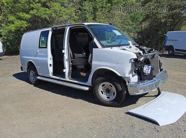 1GTW7AFP7R1212417 2024 GMC SAVANA Белый Передняя правая четверть