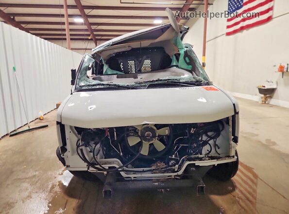1GTW7AFP8R1154737 2024 GMC SAVANA White Front view