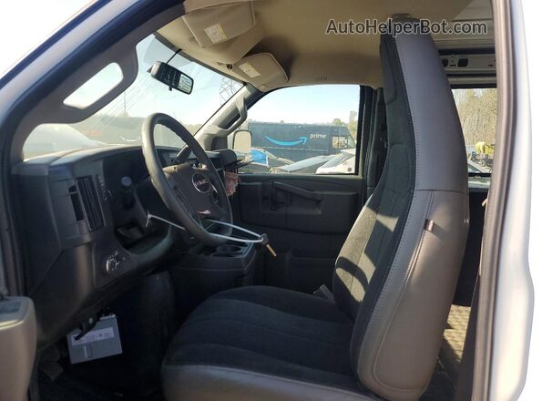 1GTW7AFP9S1237583 2025 GMC SAVANA White წინა სალონის ხედი