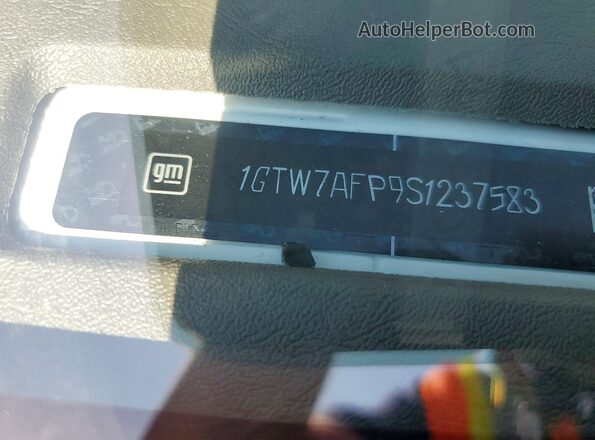 1GTW7AFP9S1237583 2025 GMC SAVANA White სალონის 360-გრადუსიანი ხედი