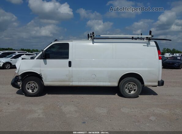 1GTW7AFPXR1196052 2024 GMC SAVANA CARGO White Սալոնի 360 աստիճան տեսք