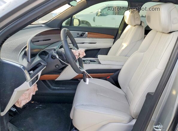 1GYC3KML8TZ703862 2026 CADILLAC VISTIQ Серебряный Вид салона спереди