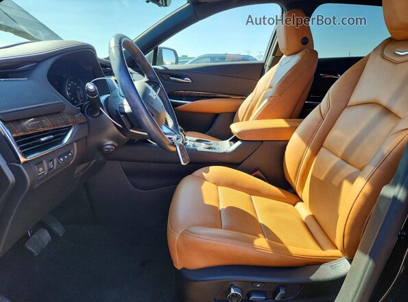 1GYFZDR43NF166508 2022 CADILLAC XT4 Черный Вид салона спереди