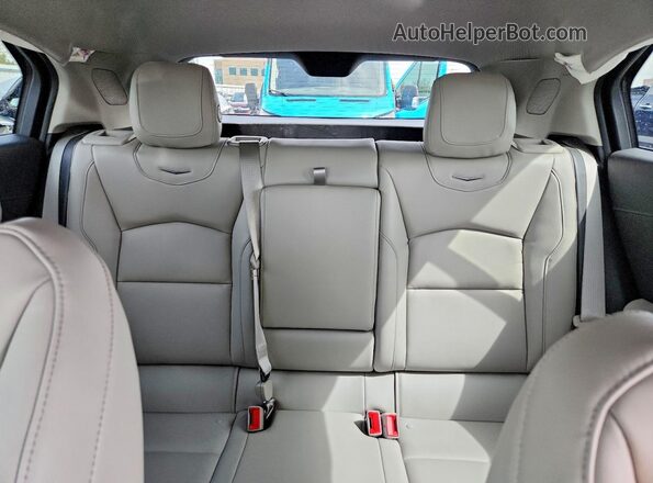 1GYFZDR49NF100593 2022 CADILLAC XT4 White Вид задніх сидінь