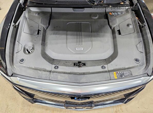 1GYKPPRKXRZ132865 2024 CADILLAC OTHER Black ძრავის განყოფილების ხედი