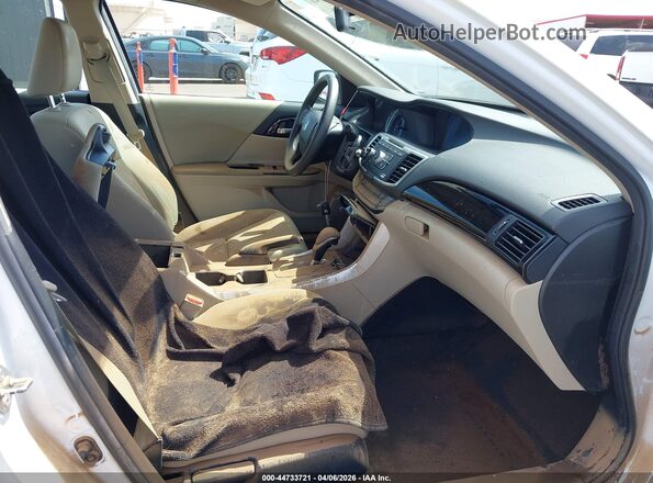 1HGCR2F3XGA067775 2016 HONDA ACCORD White Вид салону спереду