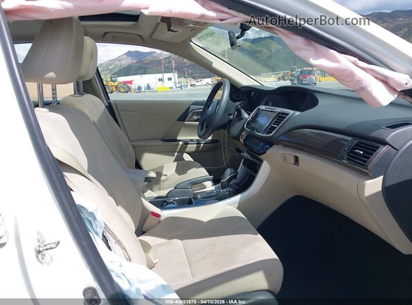 1HGCR2F75HA214833 2017 HONDA ACCORD Белый Вид салона спереди