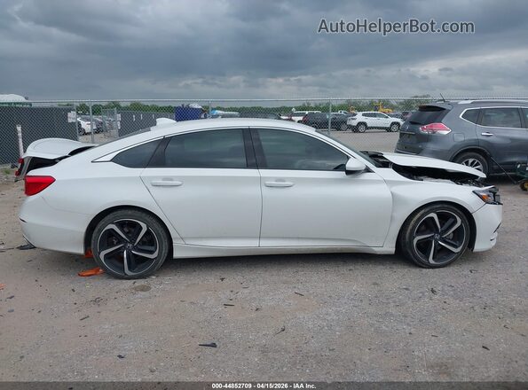1HGCV1F32KA082317 2019 HONDA ACCORD Белый Вид задней части салона