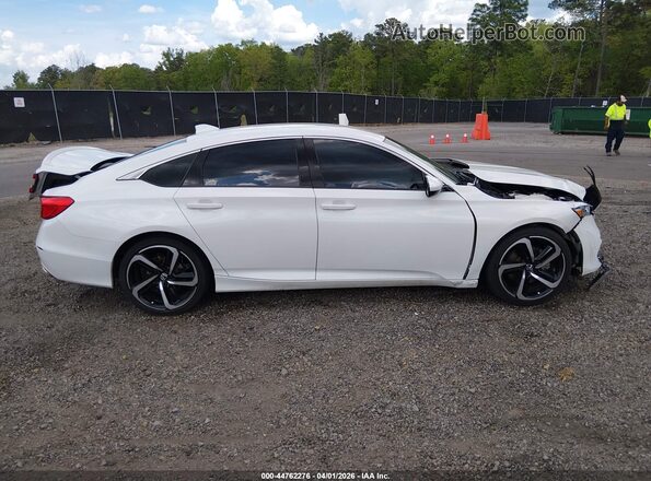 1HGCV1F35JA183611 2018 HONDA ACCORD Белый Вид задней части салона
